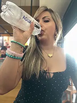  Abril-Office1 online show from November 21, 2025, 5:34 pm