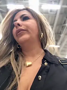  Abril-Office1 online show from November 24, 2025, 3:56 pm