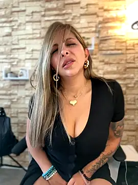  Abril-Office1 online show from October 21, 2025, 3:33 pm