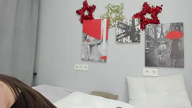 Tiny JuJu online show from December 15, 2025, 1:22 am