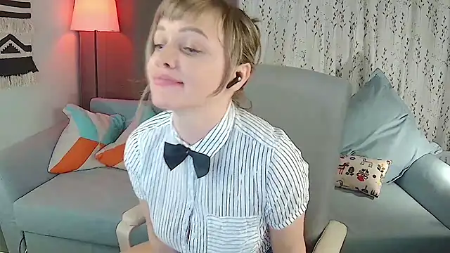 NandiSmile online show from February 17, 2026, 5:32 pm