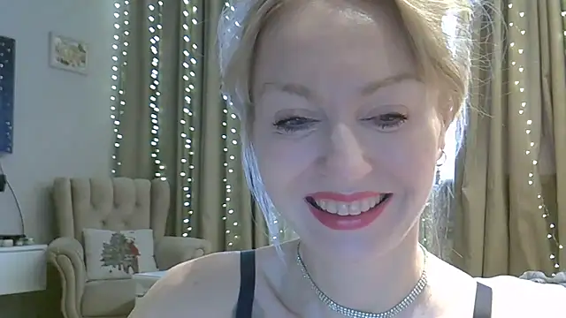 ZarinaSwift online show from January 12, 2026, 4:41 am