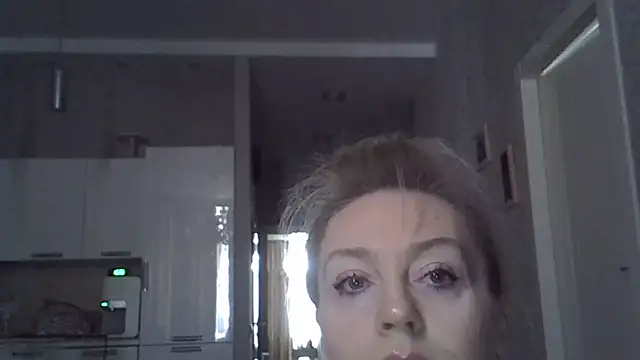ZarinaSwift online show from May 13, 2026, 4:41 am