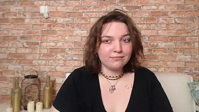 Amelia Kiss  online show from February 20, 2025, 3:45 am