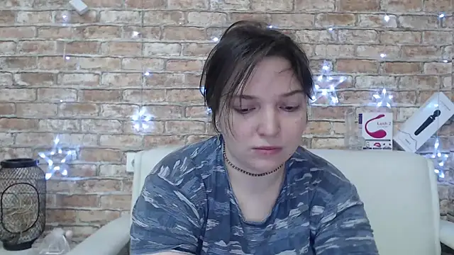 Amelia Kiss  online show from April 14, 2026, 12:59 am