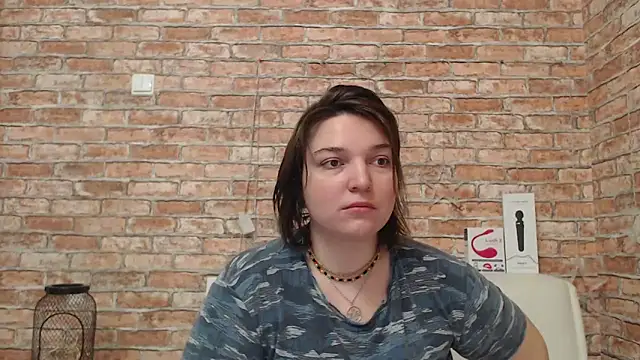 Amelia Kiss  online show from October 25, 2025, 12:32 am