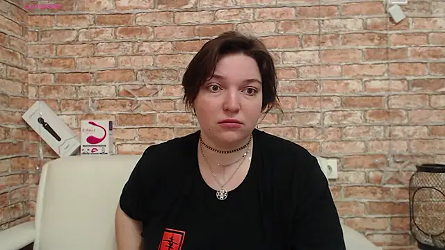 Amelia Kiss  online show from February 5, 2026, 1:01 am