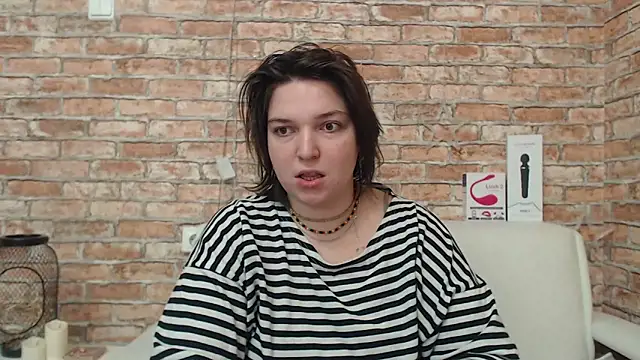 Amelia Kiss  online show from October 23, 2025, 12:31 am