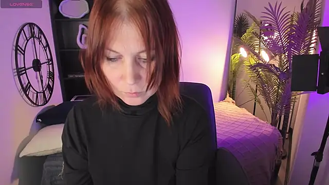 ZoeEast online show from October 22, 2025, 1:54 pm