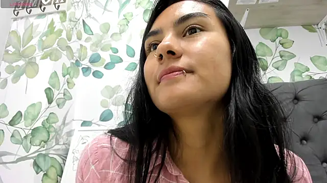 atilanadiaz7 online show from October 10, 2025, 4:52 pm