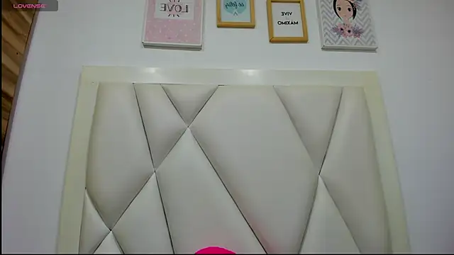 atilanadiaz7 online show from April 17, 2026, 5:16 pm