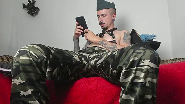 Snapshot of Aaron_BigDickxxx chatting on January 11, 2026, 6:48 pm Aaron BigDickxxx online show from January 11, 2026, 6:48 pm