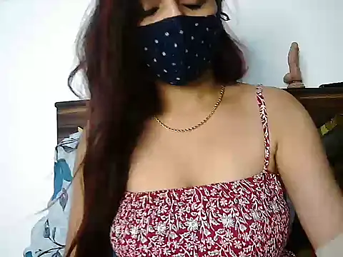 Gloie4u online show from November 7, 2025, 4:55 pm