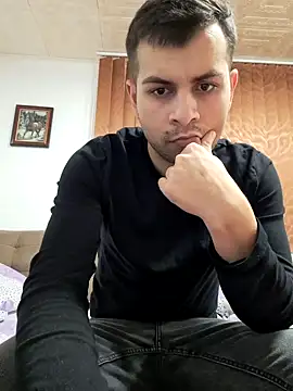 Snapshot of hornny1995 chatting on December 25, 2024, 3:38 pm hornny1995 online show from December 25, 2024, 3:38 pm