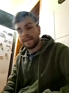 Snapshot of hornny1995 chatting on January 17, 2025, 2:08 am hornny1995 online show from January 17, 2025, 2:08 am