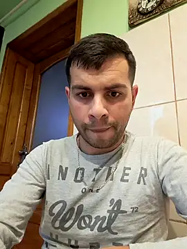 Snapshot of hornny1995 chatting on December 4, 2024, 1:36 pm hornny1995 online show from December 4, 2024, 1:36 pm