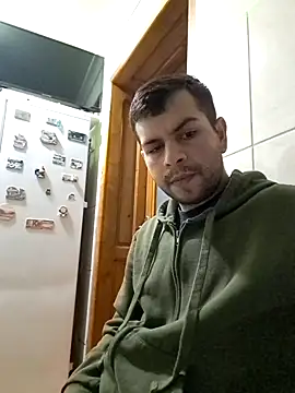 Snapshot of hornny1995 chatting on January 14, 2025, 2:08 am hornny1995 online show from January 14, 2025, 2:08 am