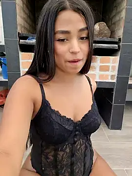 Snapshot of Juli_Walker chatting on January 31, 2025, 5:53 pm Juli Walker online show from January 31, 2025, 5:53 pm