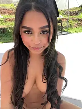 Snapshot of Juli_Walker chatting on January 17, 2025, 5:51 pm Juli Walker online show from January 17, 2025, 5:51 pm