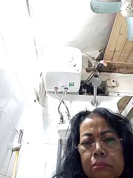 Hotestlove online show from December 3, 2025, 11:04 pm