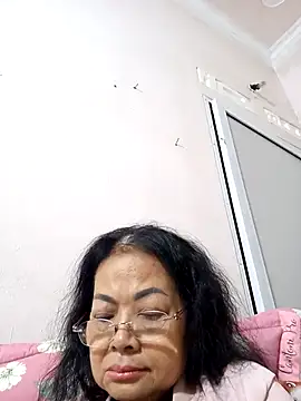 Hotestlove online show from December 5, 2025, 2:26 pm