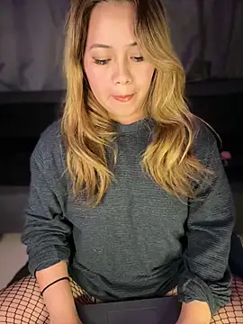 Snapshot of MerlyG chatting on February 1, 2026, 5:27 am MerlyG online show from February 1, 2026, 5:27 am