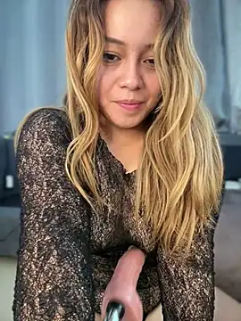 Snapshot of MerlyG chatting on February 8, 2026, 7:44 pm MerlyG online show from February 8, 2026, 7:44 pm