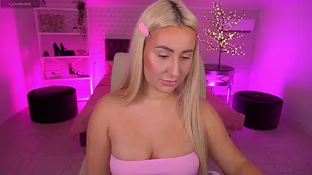 LiaBrazzerr online show from May 10, 2026, 2:08 pm