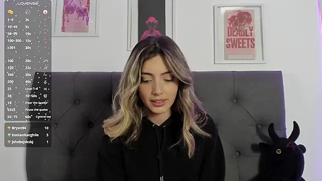 Snapshot of IsadoraGalle_ chatting on February 17, 2026, 7:11 pm IsadoraGalle online show from February 17, 2026, 7:11 pm