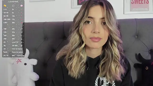 Snapshot of IsadoraGalle_ chatting on February 24, 2026, 2:18 pm IsadoraGalle online show from February 24, 2026, 2:18 pm