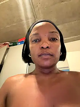 slimcateee online show from November 18, 2025, 8:01 pm