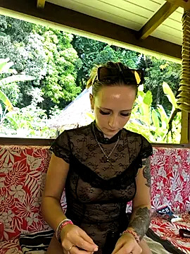 emma4xxx online show from January 12, 2026, 8:15 pm