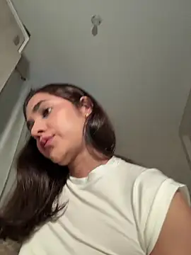 Snapshot of CuteeRose chatting on February 7, 2026, 10:34 am CuteeRose online show from February 7, 2026, 10:34 am