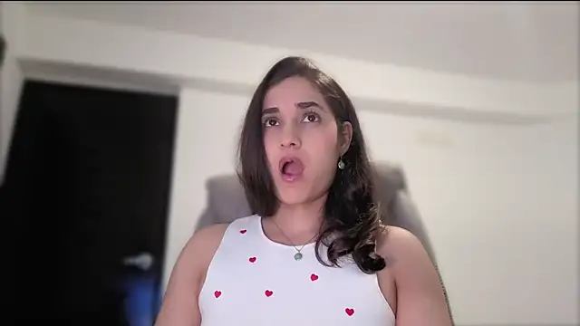 CuteeRose online show from April 17, 2026, 8:44 pm