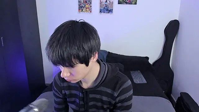 Aventure Twinks online show from November 2, 2025, 3:33 am