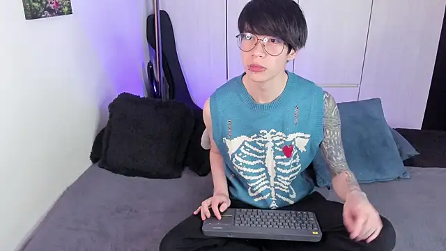 Aventure Twinks online show from January 8, 2025, 7:34 am