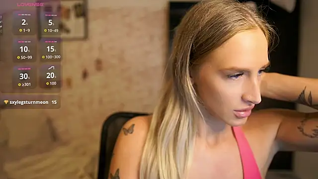 Nicolette  Shea  online show from October 1, 2025, 8:19 am