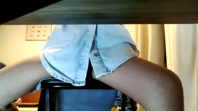 Snapshot of petite-Alondra chatting on February 1, 2026, 7:01 pm petite-Alondra online show from February 1, 2026, 7:01 pm