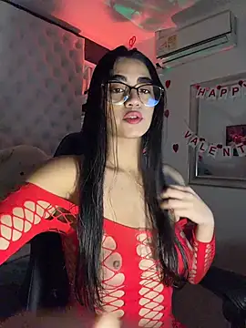 Snapshot of ZarahEvans chatting on February 14, 2026, 7:47 pm ZarahEvans online show from February 14, 2026, 7:47 pm