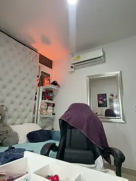 Snapshot of ZarahEvans chatting on February 9, 2026, 11:58 pm ZarahEvans online show from February 9, 2026, 11:58 pm