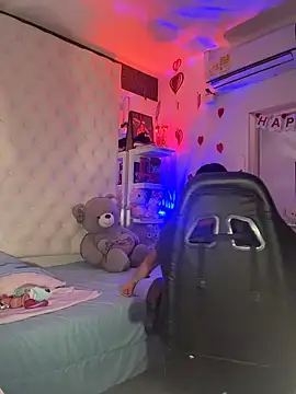 Snapshot of ZarahEvans chatting on February 16, 2026, 8:18 pm ZarahEvans online show from February 16, 2026, 8:18 pm