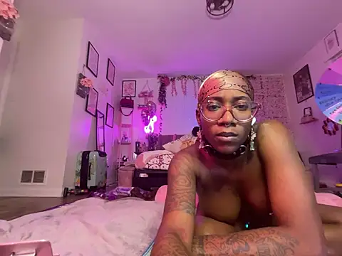 Snapshot of VixenCapri chatting on January 11, 2026, 10:22 am VixenCapri online show from January 11, 2026, 10:22 am