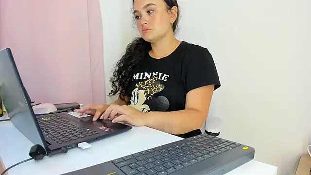 kattypinkk online show from February 7, 2026, 10:07 pm