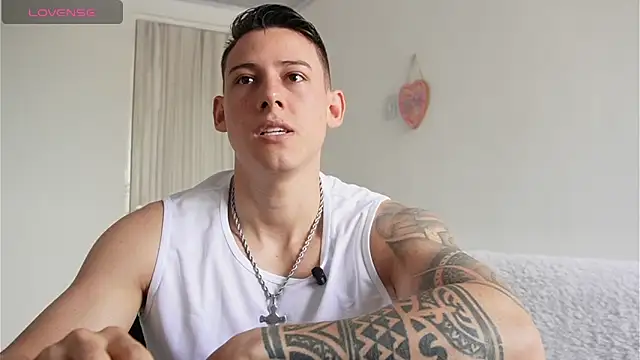 Snapshot of Muscle_King_Cum chatting on April 20, 2026, 3:02 pm Muscle King Cum online show from April 20, 2026, 3:02 pm