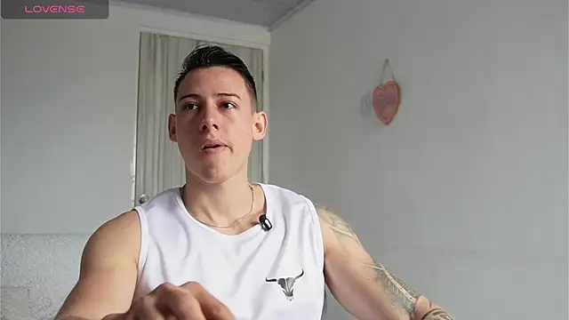 Snapshot of Muscle_King_Cum chatting on April 28, 2026, 1:15 pm Muscle King Cum online show from April 28, 2026, 1:15 pm