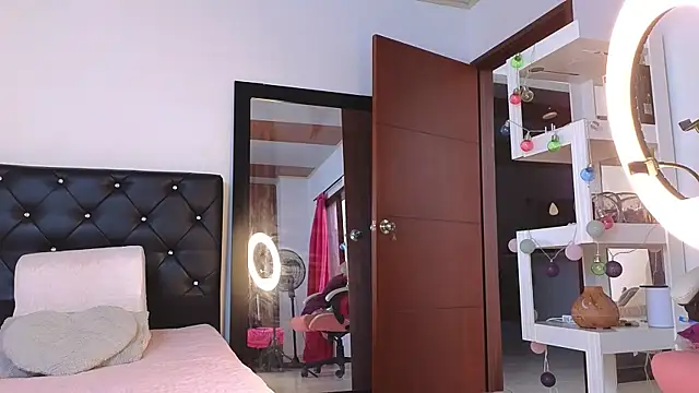 tatiana big ass boobs online show from October 7, 2025, 9:49 pm