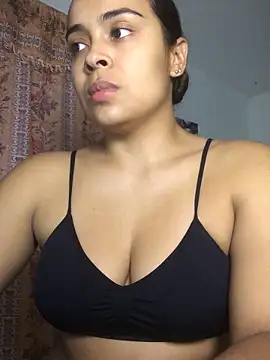 JuanaSimons online show from May 19, 2026, 1:21 am