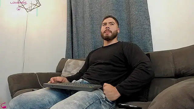 Snapshot of SebastianVilla_ chatting on September 26, 2025, 12:17 am SebastianVilla online show from September 26, 2025, 12:17 am