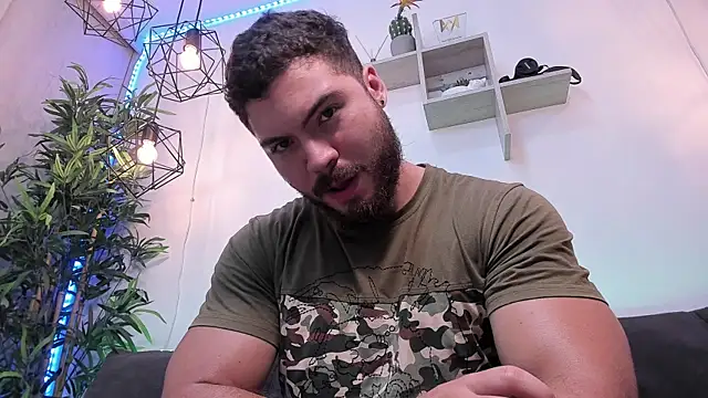 Snapshot of SebastianVilla_ chatting on March 3, 2025, 12:01 am SebastianVilla online show from March 3, 2025, 12:01 am