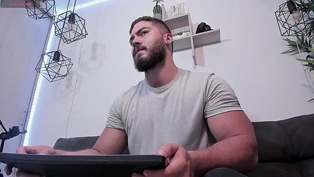 Snapshot of SebastianVilla_ chatting on March 19, 2025, 2:35 pm SebastianVilla online show from March 19, 2025, 2:35 pm